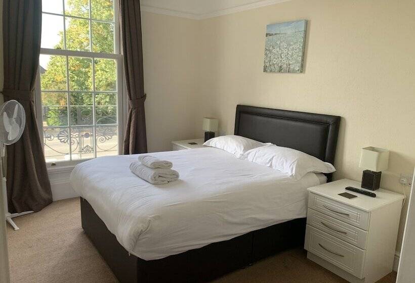 بنسيون The Lawns Guest House