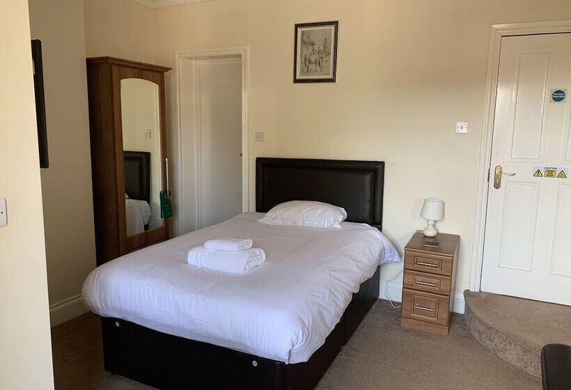 بنسيون The Lawns Guest House