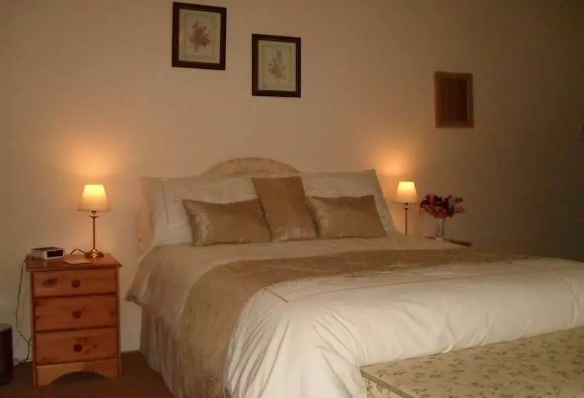 Hallbarns Farmhouse Bed & Breakfast