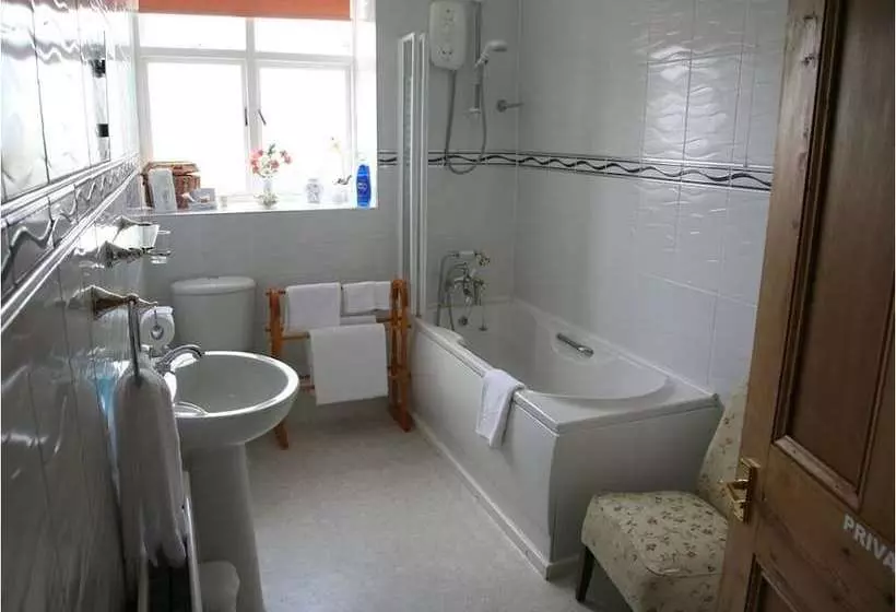 Hallbarns Farmhouse Bed & Breakfast