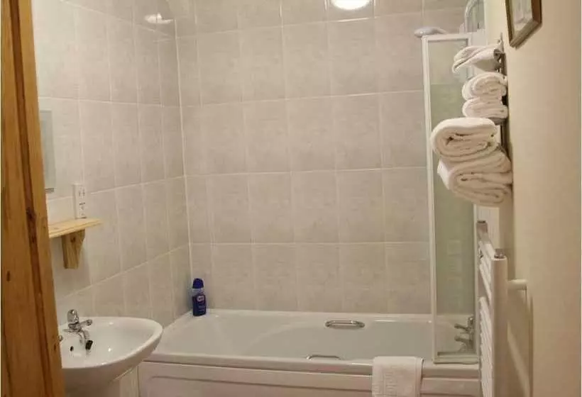 Hallbarns Farmhouse Bed & Breakfast