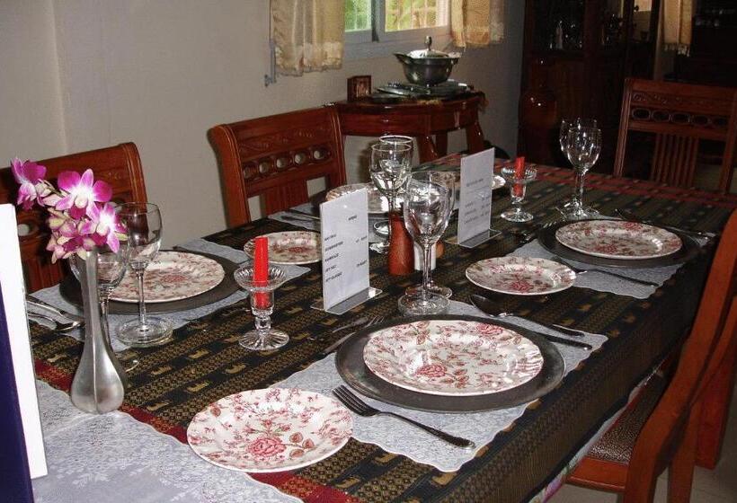 Home Stay Stc Bed And Breakfast