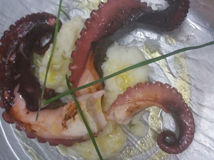 Хостел Restaurant & Rooms Cabrit