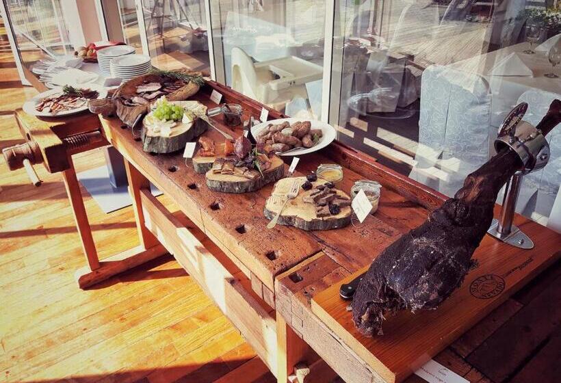 ホテル Kozi Gród Pokoje I Domki Na Kaszubach