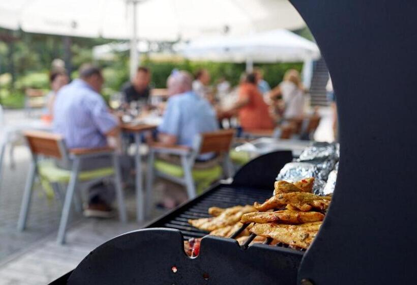 ホテル Kozi Gród Pokoje I Domki Na Kaszubach