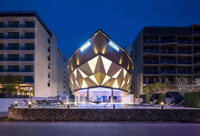 בית מלון כפרי Rodina Beach