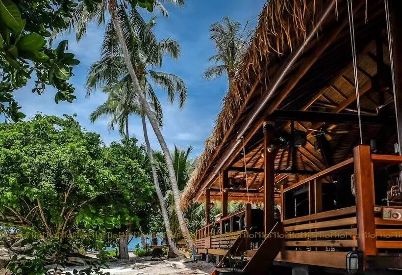 فندق Ten Moons Lipe Resort