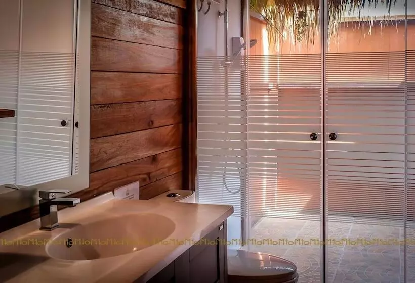 فندق Ten Moons Lipe Resort