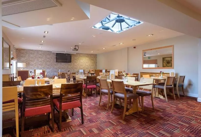 Отель The Britannia Inn & Waves Restaurant