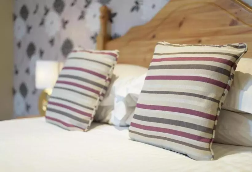 Отель The Britannia Inn & Waves Restaurant