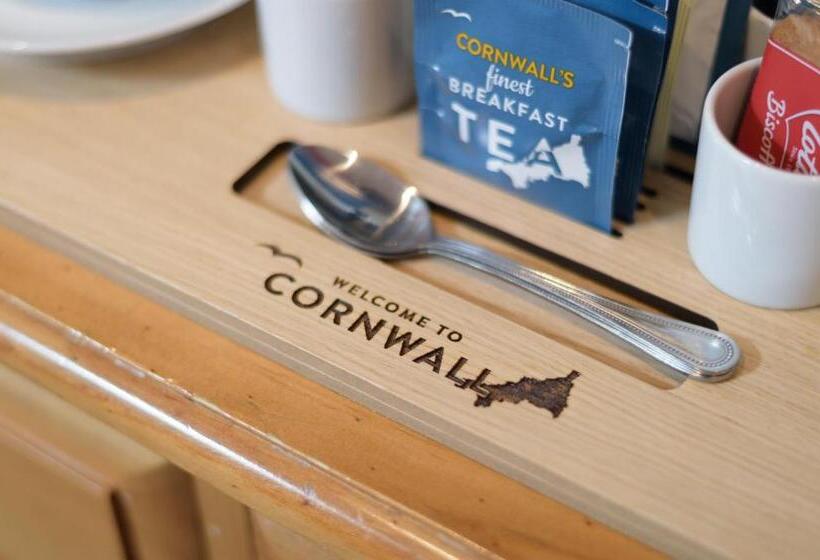 酒店 The Britannia Inn & Waves Restaurant