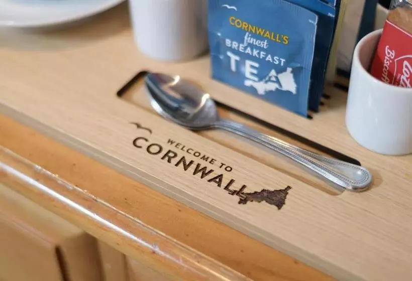 Отель The Britannia Inn & Waves Restaurant