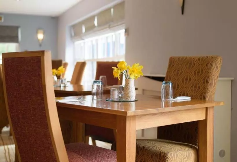 Отель The Britannia Inn & Waves Restaurant