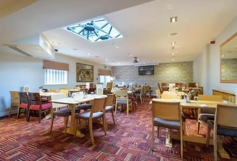 Отель The Britannia Inn & Waves Restaurant