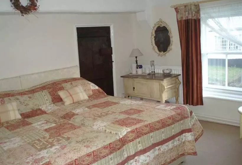 Отель The Swan At Great Easton