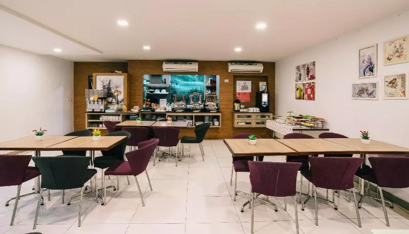 Icheck Inn Residences Patong