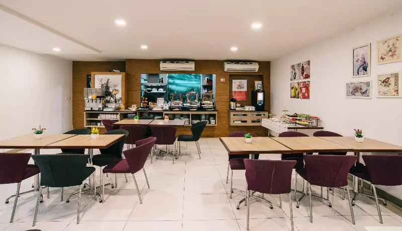 Icheck Inn Residences Patong