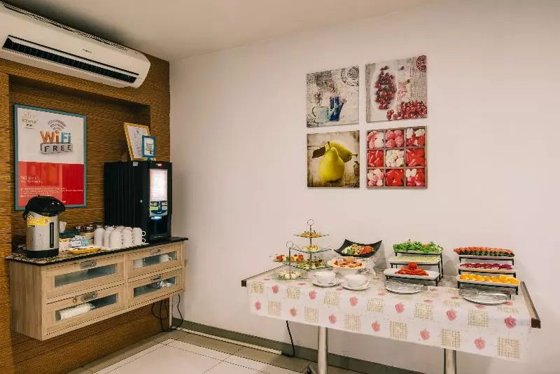 Icheck Inn Residences Patong