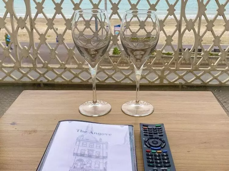 膳宿费 The Angove