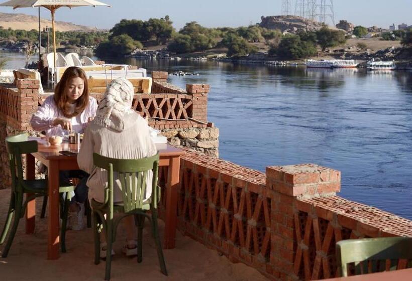 تختخواب و صبحانه Artika Wadi Kiki