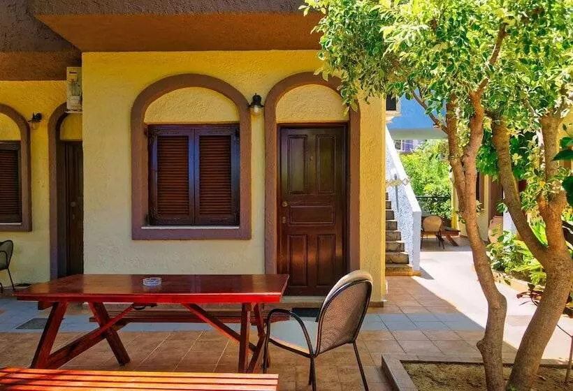 Hotelli Fotula Studios