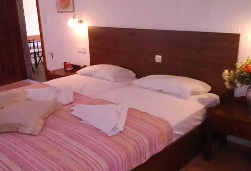 Hotelli Fotula Studios