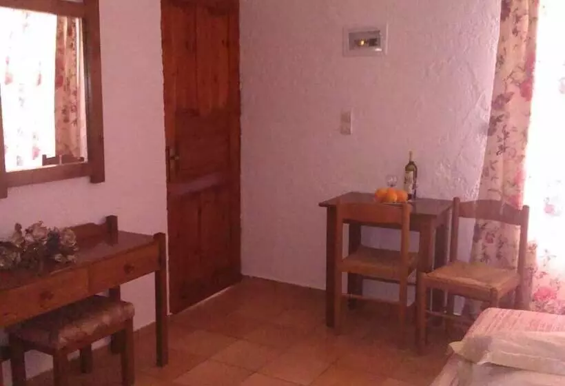 Hotelli Fotula Studios