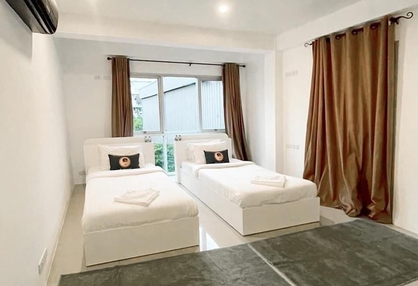 هتل Roomquest Bangkok Sukhumvit 50