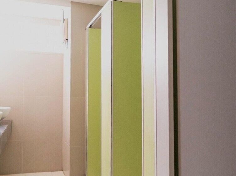 هتل Roomquest Bangkok Sukhumvit 50