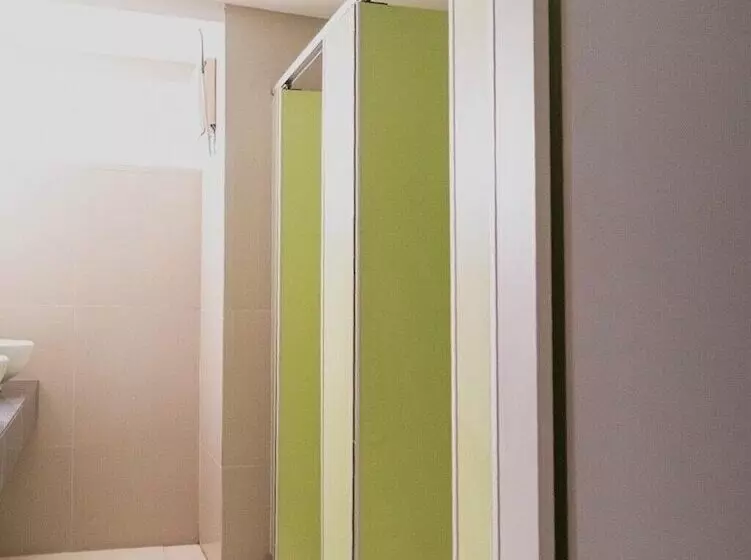هتل Roomquest Bangkok Sukhumvit 50
