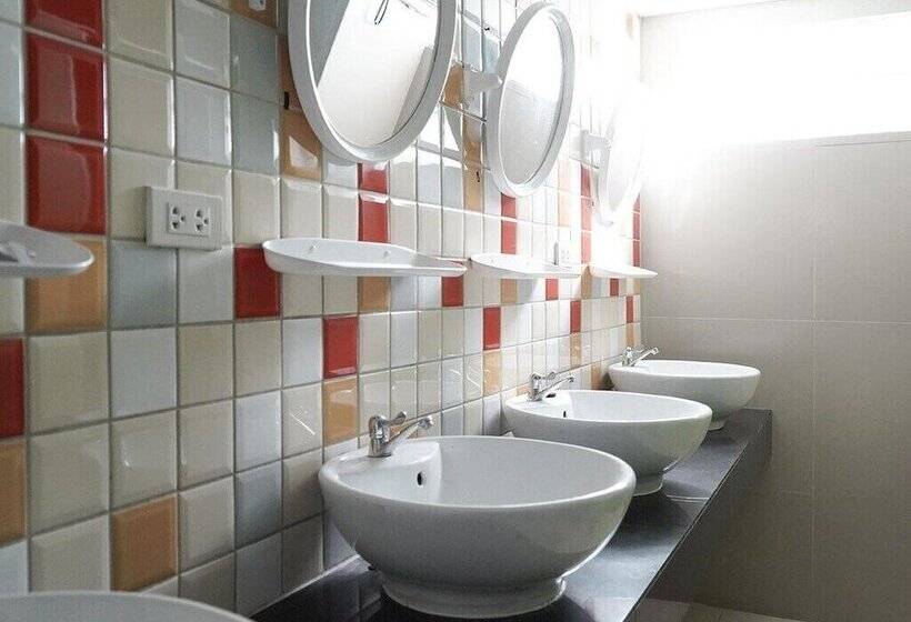 هتل Roomquest Bangkok Sukhumvit 50