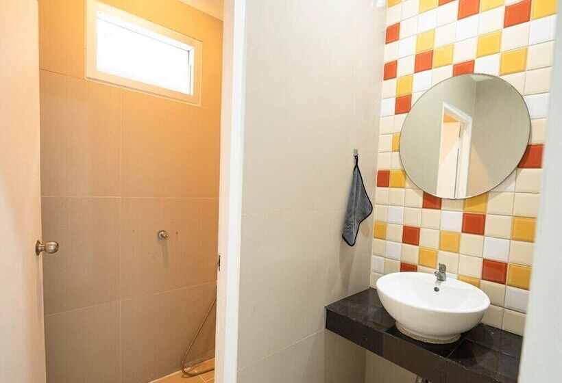 هتل Roomquest Bangkok Sukhumvit 50