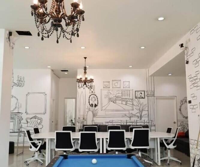 هتل Roomquest Bangkok Sukhumvit 50