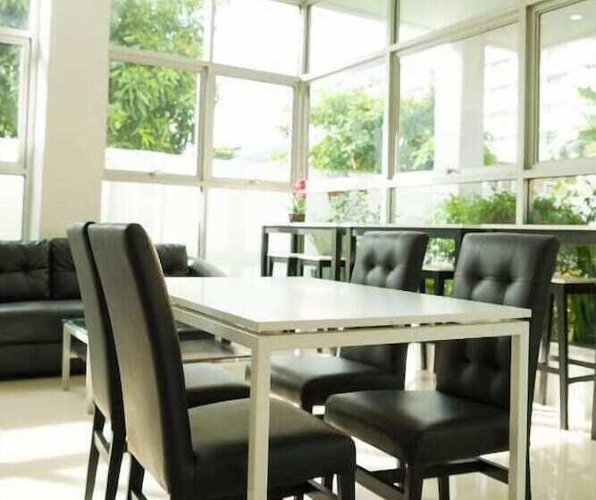 هتل Roomquest Bangkok Sukhumvit 50