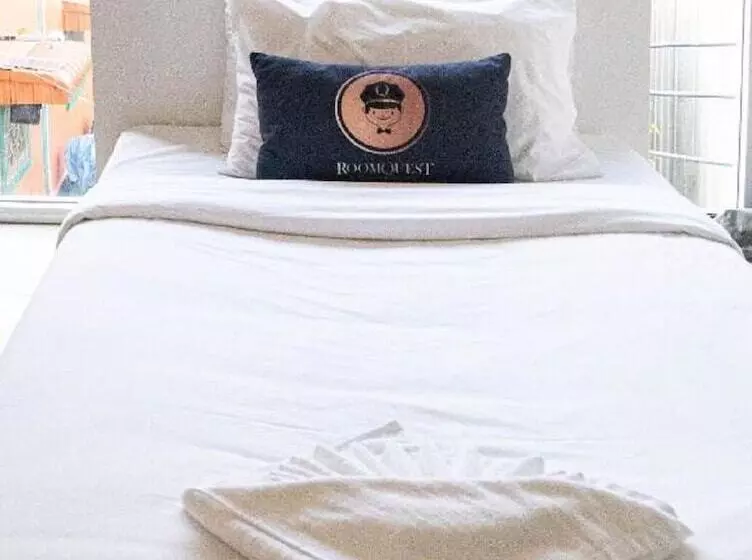 هتل Roomquest Bangkok Sukhumvit 50