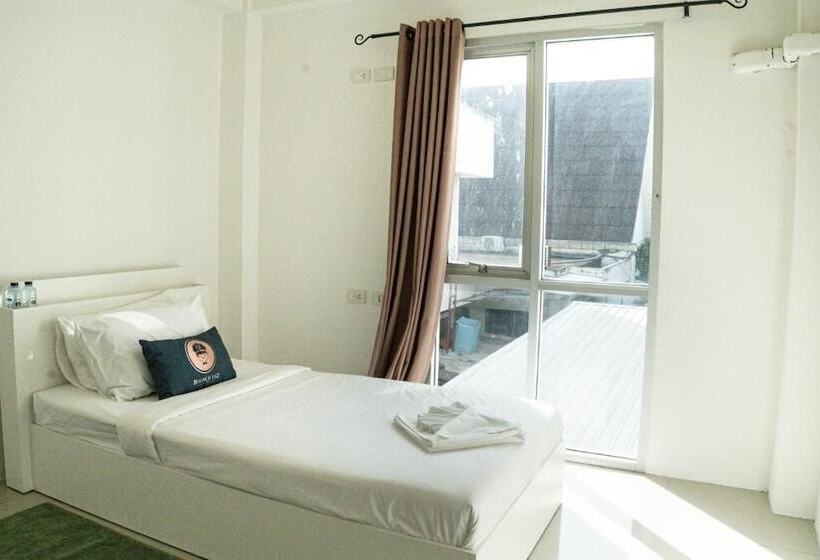 هتل Roomquest Bangkok Sukhumvit 50