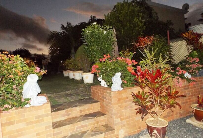 پانسیون Le Manoir Guest House