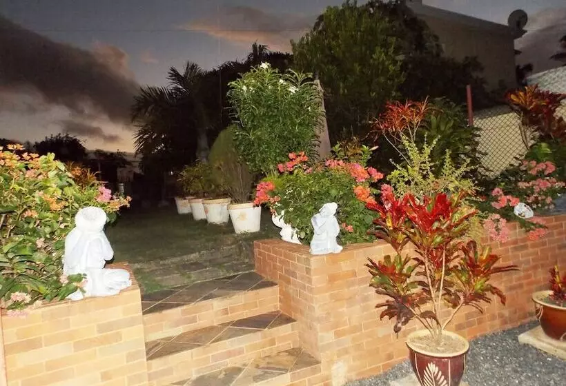 پانسیون Le Manoir Guest House