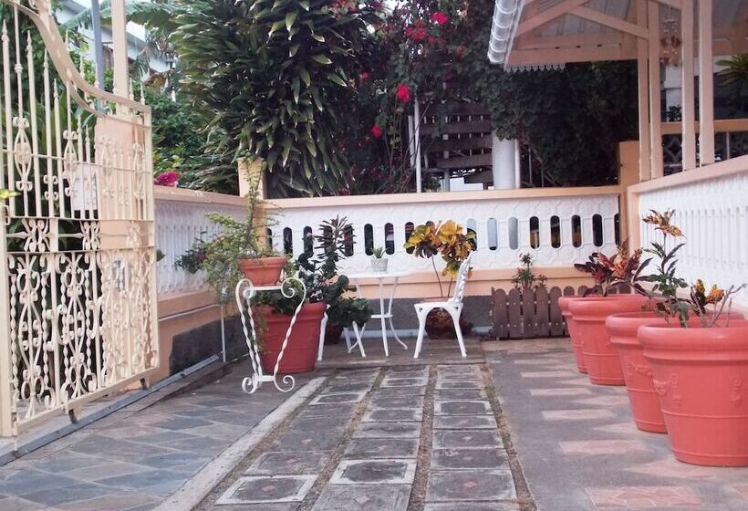 پانسیون Le Manoir Guest House