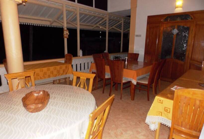 پانسیون Le Manoir Guest House