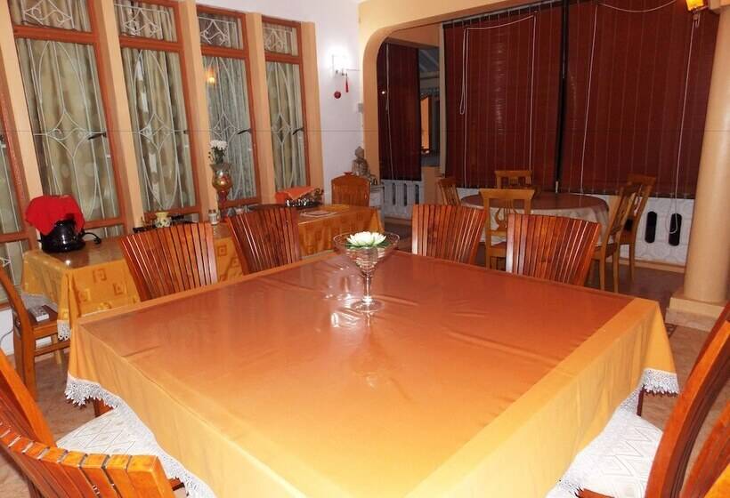 پانسیون Le Manoir Guest House