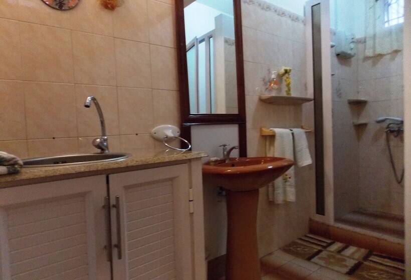 پانسیون Le Manoir Guest House