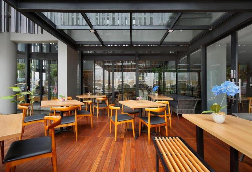 Batiqa Hotel Jababeka Cikarang