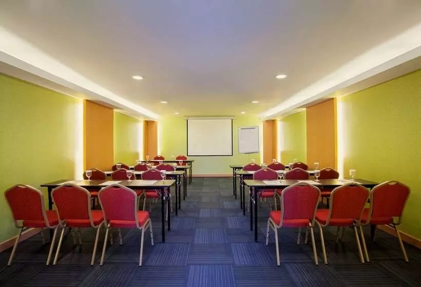 Szálloda Ibis Budget Semarang Tendean