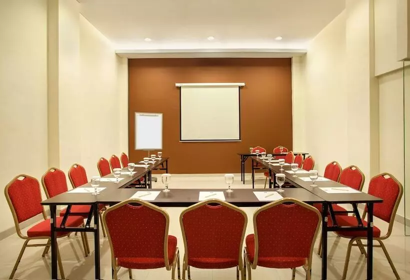 Szálloda Ibis Budget Semarang Tendean