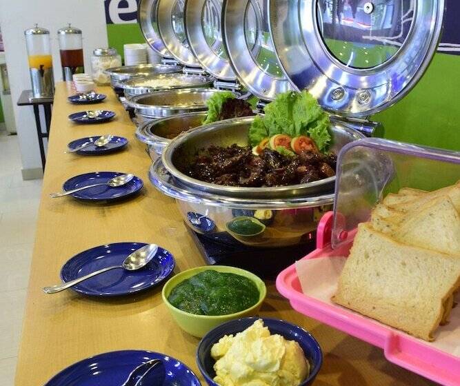 فندق Ibis Budget Semarang Tendean