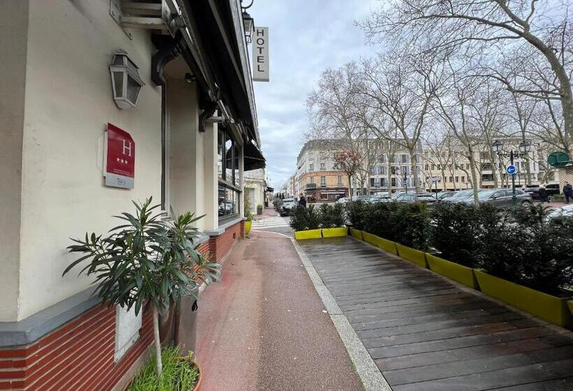 ホテル Hôtel Des 3 Marches  Logis Hôtel Restaurant