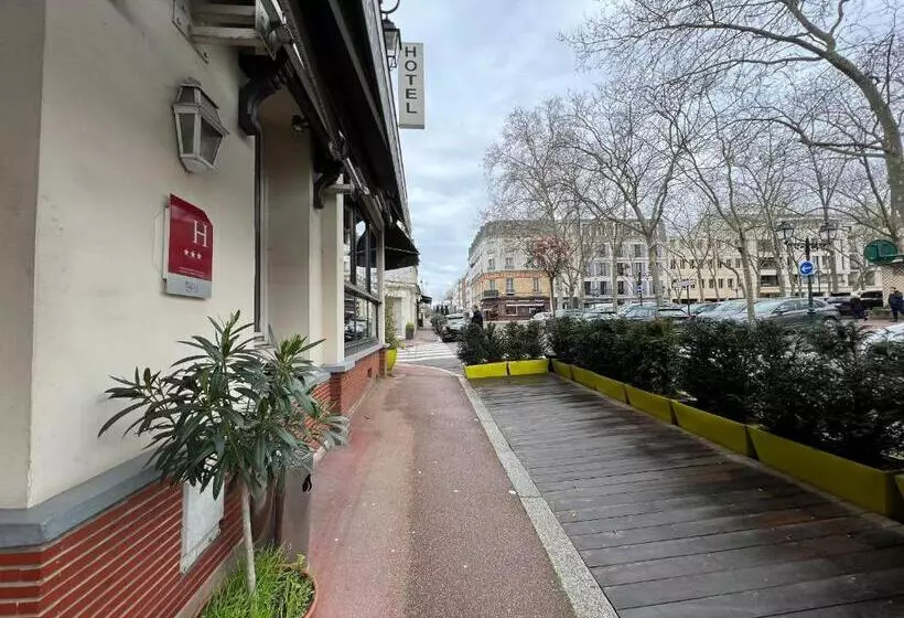 Отель Hôtel Des 3 Marches  Logis Hôtel Restaurant