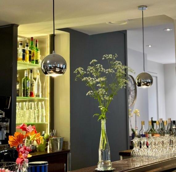 ホテル Hôtel Des 3 Marches  Logis Hôtel Restaurant