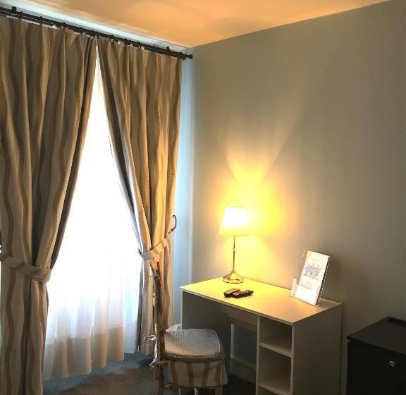 ホテル Hôtel Des 3 Marches  Logis Hôtel Restaurant